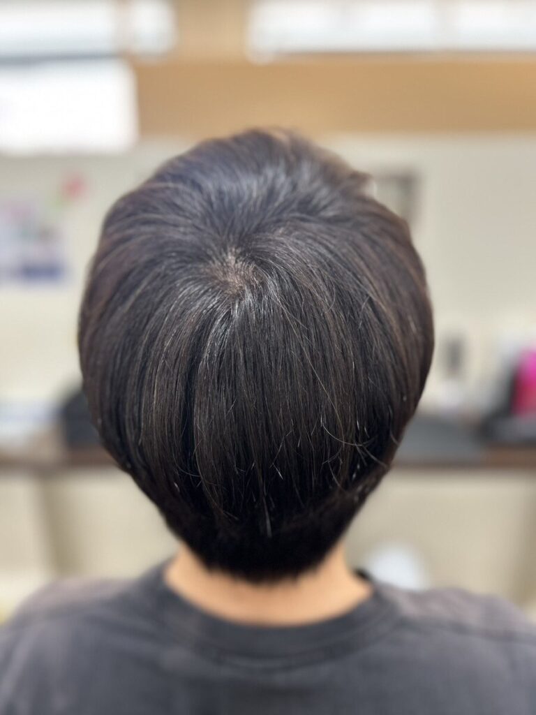 自然なツヤ感◎6NBリタッチショート